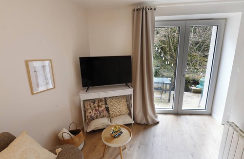 Arbent Apartment | ANGE A warm, natural light, a peaceful refuge where life is good