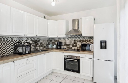 Bourgogne Apartment | Apart-Chic-Les-Ulis with terrace and parking.