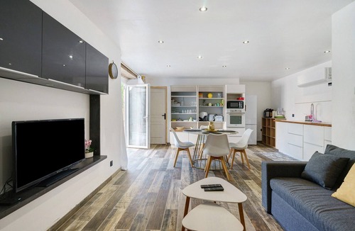 Saint-Genis-de-Saintonge Apartment | Apartment 'Costa Verde' with Private Garden, Wi-Fi and Air Conditioning
