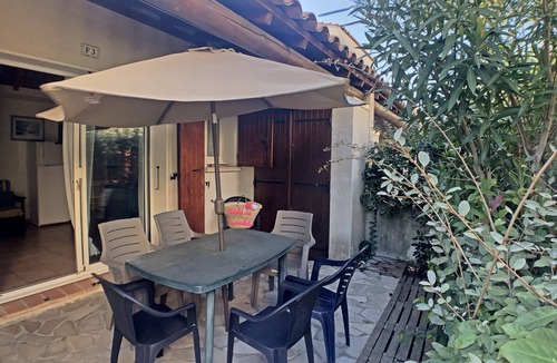 Saintes-Maries-de-la-Mer Apartment | APARTMENT FOR 6 PEOPLE IN RESIDENCE WITH SWIMMING POOL MAS DES MANADIERS