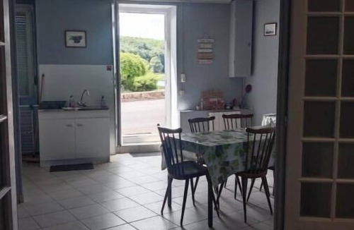 Saint-Sernin-du-Bois Apartment | Apartment across from the dam and the pond