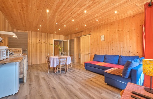 Saint-Antoine-l'Abbaye Apartment | Apartment 'De La Maroquinerie' with Wi-Fi