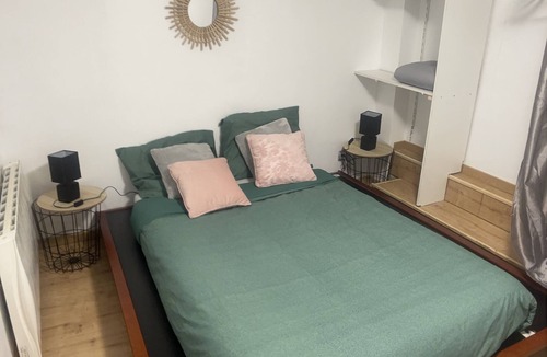 Saulx-les-Chartreux Apartment | Apartment 2 rooms (Living room, bedroom, kitchen, shower Wc) 3km Massy TGV, RER-B
