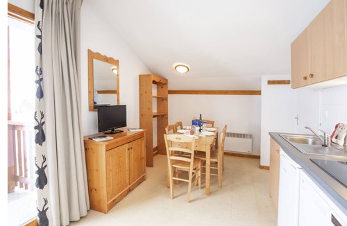 Bramans Apartment | Apartment 50 m from Gondola ride