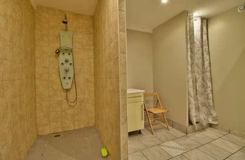 Montmorot Apartment | Apartment 80 m², 2 bedrooms, all comfort, with land. 6 people + baby