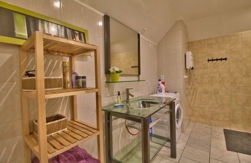 Montmorot Apartment | Apartment 80 m², 2 bedrooms, all comfort, with land. 6 people + baby