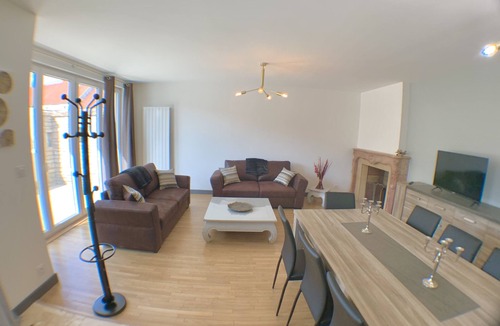 Ladoix-Serrigny Apartment | Apartment-Apartment-Ensuite with Bath-Terrace