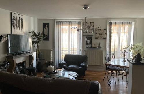 Besancon Apartment | Apartment "Au Quai 1921" with Wi-Fi and Air Conditioning