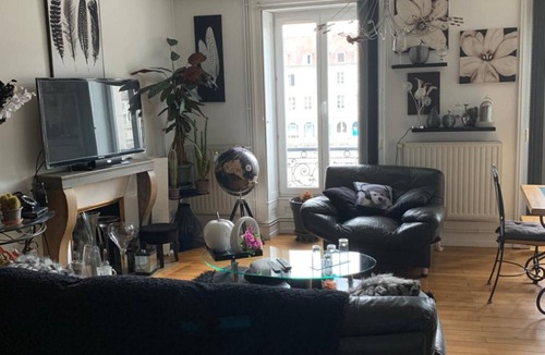 Besancon Apartment | Apartment "Au Quai 1921" with Wi-Fi and Air Conditioning