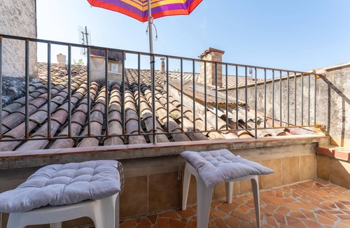 Vaison-la-Romaine Apartment | Apartment 'Casa Zio' with Balcony, Wi-Fi and Air Conditioning