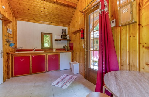 Vaulnaveys-le-Bas Apartment | Apartment 'Chalet Violette' with Mountain View, Wi-Fi and Air Conditioning