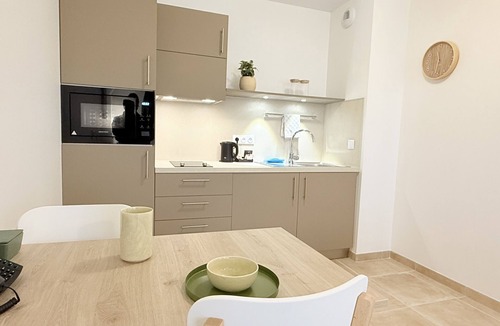 Aubenas Apartment | Apartment-Ensuite with Shower