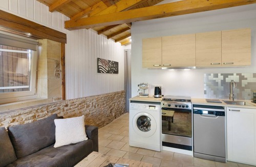 Badefols-sur-Dordogne Apartment | Apartment 'La Clésinerie' with Private Pool, Private Terrace and Wi-Fi