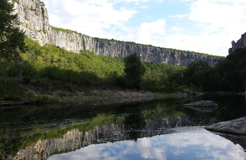 Saint-Alban-sous-Sampzon Apartment | Apartment in village of character, calm, south Ardèche, river, hike, bike