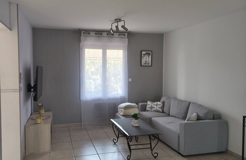 Saint-Martin-de-Crau Apartment | Apartment cozy2 bedrooms ideal stay Provence