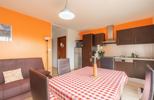 Saint-Simon-de-Bordes Apartment | Apartment 'Le Clos Du Champ De L'Amour - Saintes' with Private Pool, Wi-Fi and Air Conditioning