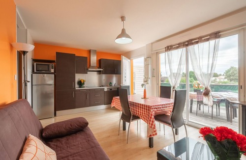 Saint-Simon-de-Bordes Apartment | Apartment 'Le Clos Du Champ De L'Amour - Saintes' with Private Pool, Wi-Fi and Air Conditioning