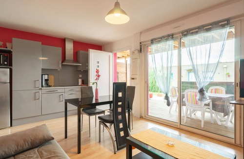Saint-Simon-de-Bordes Apartment | Apartment 'Le Clos Du Champ De L'Amour - Rochefort' with Private Pool, Wi-Fi & AC