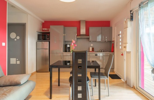 Saint-Simon-de-Bordes Apartment | Apartment 'Le Clos Du Champ De L'Amour - Rochefort' with Private Pool, Wi-Fi & AC
