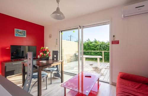 Saint-Simon-de-Bordes Apartment | Apartment 'Le Clos Du Champ De L'Amour - Meschers' with Private Pool, Wi-Fi & Air Conditioning