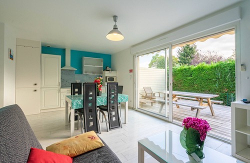 Saint-Simon-de-Bordes Apartment | Apartment 'Le Clos Du Champ De L'Amour - Ile De Ré' with Private Pool, Wi-Fi, and AC