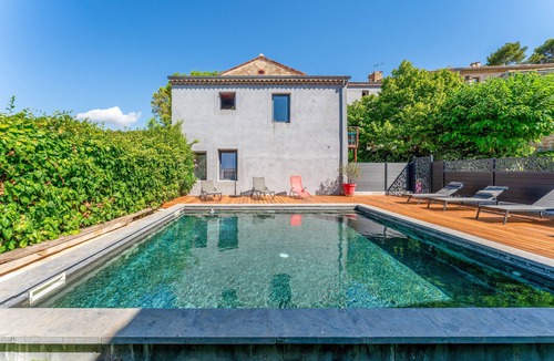 Rasteau Apartment | Apartment 'Gîte Coté Mûrier' with Shared Pool, Private Terrace and Wi-Fi