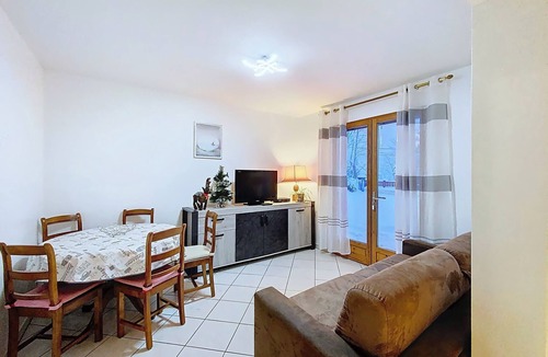 Villard-de-Lans Apartment | Apartment in a private home, parking, private garden. Pets allowed