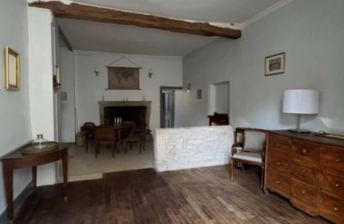 Pesmes Apartment | Apartment in a Renaissance Hôtel Particulier