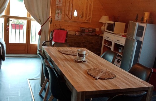 Estensan House | APARTMENT IN A RENOVATED FJELLSAUEFJORD
