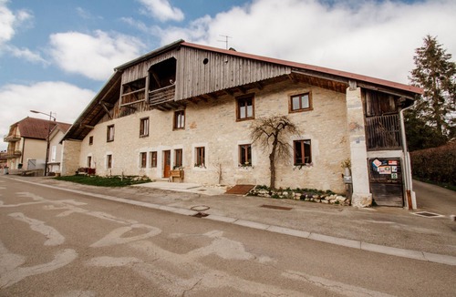 Les Hopitaux-Vieux Apartment | Apartment in Comtoise farmhouse Children's playground and equipment