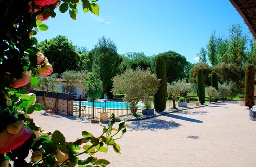 Loriol-du-Comtat Hotel | Apartment in the heart of Vaucluse close to the tourist attractions of Vaucluse