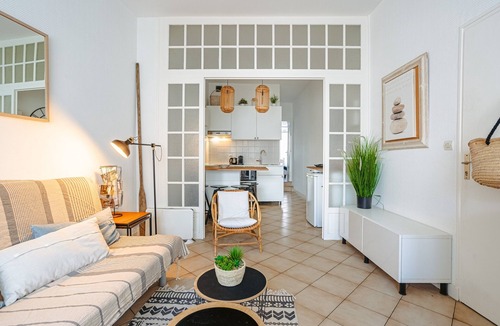 La Rochelle Apartment | Apartment 'Le Casino' with Private Terrace and Wi-Fi
