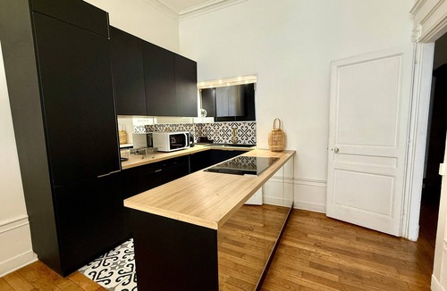 Besancon Old Town Apartment | Apartment 'Le Granvelle' with Wi-Fi