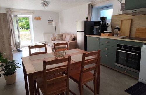 Paroisse Notre-Dame Apartment | Apartment 'Le Maé' with Wi-Fi