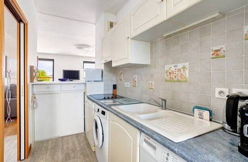 La Rochelle City Centre Apartment | Apartment 'Les 2 Tours La Rochelle' with Balcony and Wi-Fi