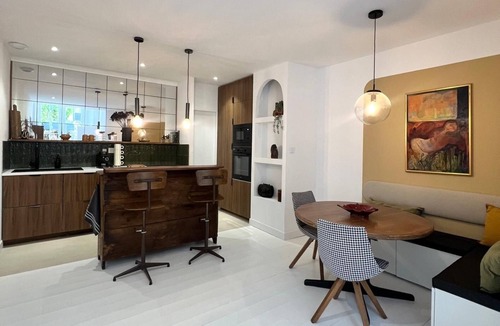 Salins-les-Bains Apartment | Apartment "lie de vin" 55m2 - ground floor - new & comfortable - 700m from the thermal baths