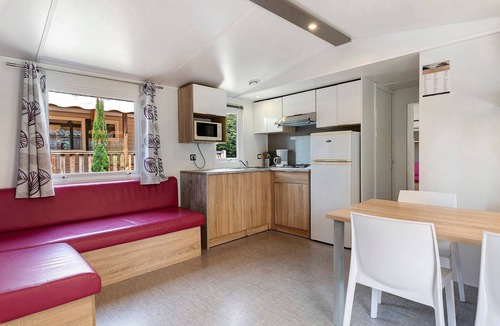 Vaulnaveys-le-Bas RV Rental | Apartment 'Lodge 87 No.47' with Mountain View, Wi-Fi and Air Conditioning
