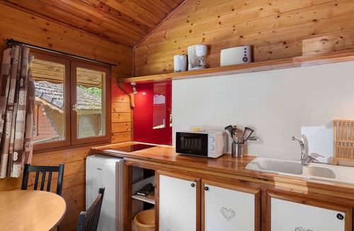 Vaulnaveys-le-Bas Apartment | Apartment 'Lys blanc' with Mountain View, Wi-Fi and Air Conditioning