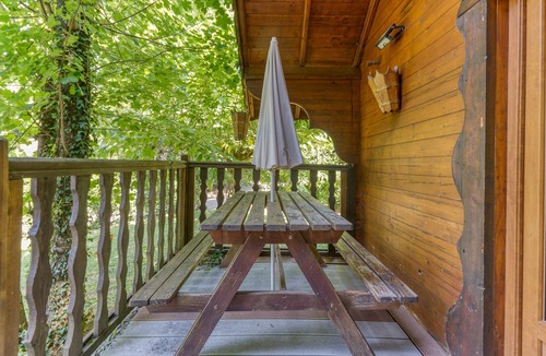 Vaulnaveys-le-Bas Apartment | Apartment 'Narcisse' with Mountain View, Wi-Fi and Air Conditioning