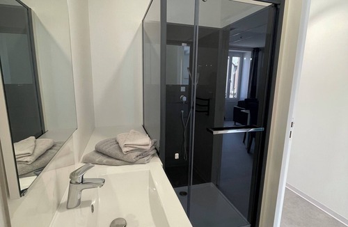 Premery Apartment | Apartment N°2 downtown with inner courtyard