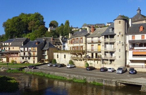 Saint-Geniez-d'Olt Apartment | Apartment on the Lot