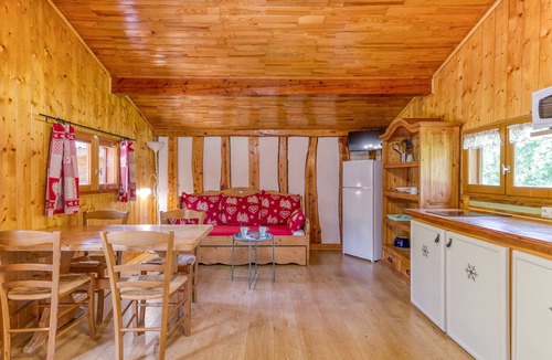 Vaulnaveys-le-Bas Apartment | Apartment 'Perce Neige' with Mountain View, Wi-Fi and Air Conditioning