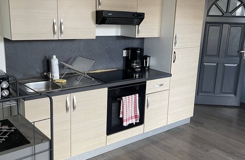 Bourg-les-Valence Apartment | Apartment-Private Bathroom-Crussol