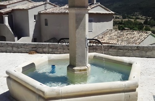 Reilhanette Apartment | Apartment 'Résidence Ventoux Revitalisation -' with Mountain View and Wi-Fi