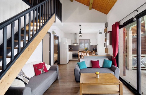 Les Angles Apartment | Apartment 'Roussillon' with Mountain View, Private Terrace and Wi-Fi