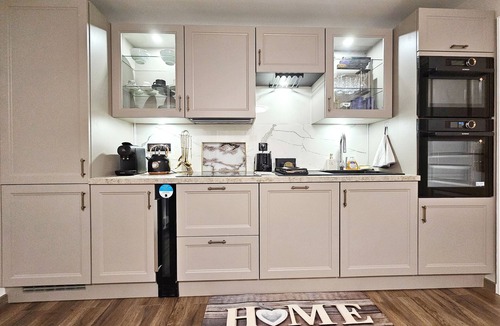 Le Kremlin-Bicetre Apartment | Apartment - Sleeps 4 - Balcony - Near Metro Stn