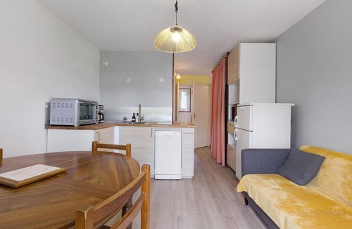 Gresse-en-Vercors Apartment | Apartment 'Venus' with Mountain View, Shared Pool and Private Terrace