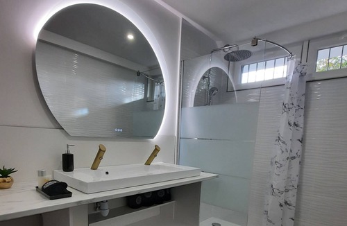 Cournon-dʼAuvergne Apartment | Apartment with garden near zenith