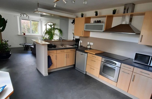 Cournon-dʼAuvergne Apartment | Apartment with garden near zenith
