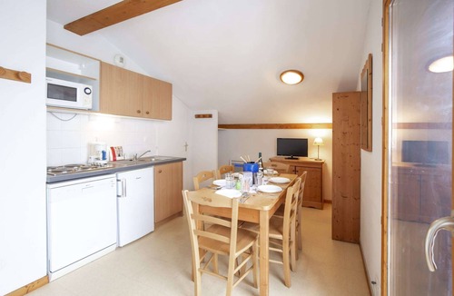 Bramans Apartment | Apartment with 2 rooms and balcony